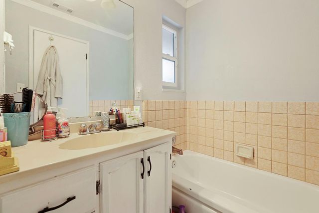 424 Morada Ln, Stockton, CA 95210