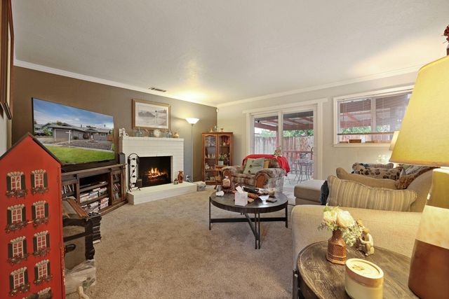 424 Morada Ln, Stockton, CA 95210