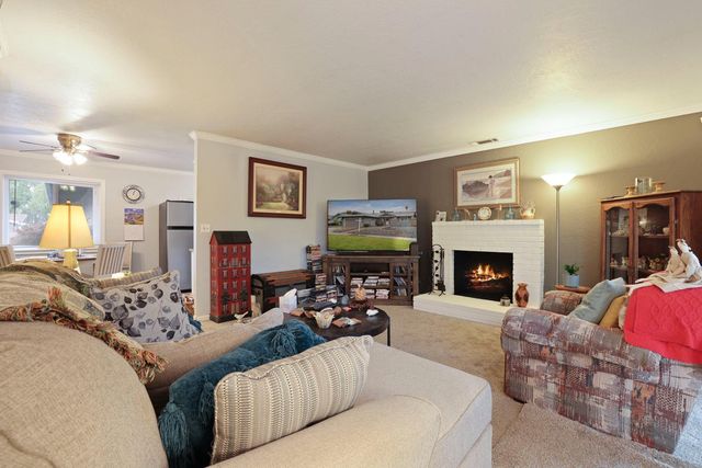 424 Morada Ln, Stockton, CA 95210