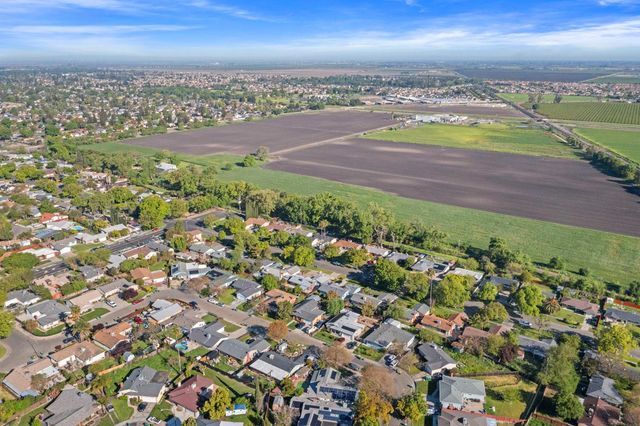 424 Morada Ln, Stockton, CA 95210