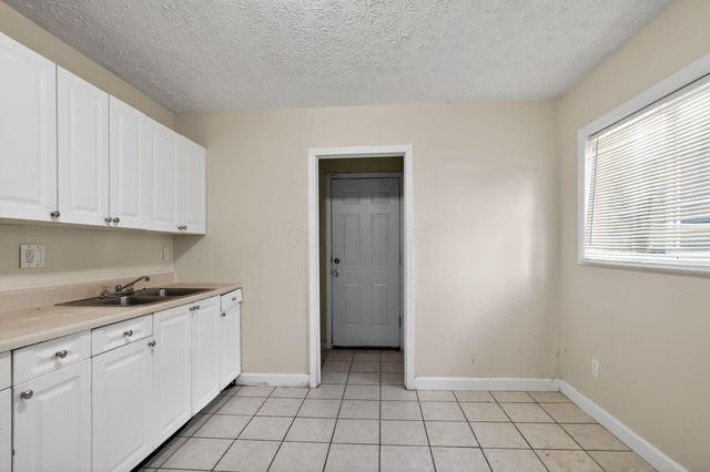 3041 Bluefield Drive, Columbus, OH 43207
