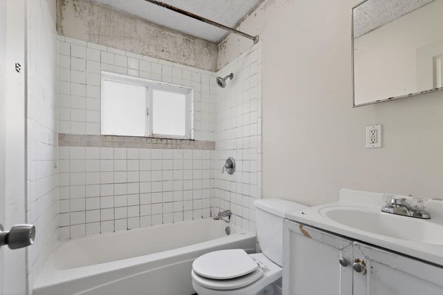 3041 Bluefield Drive, Columbus, OH 43207