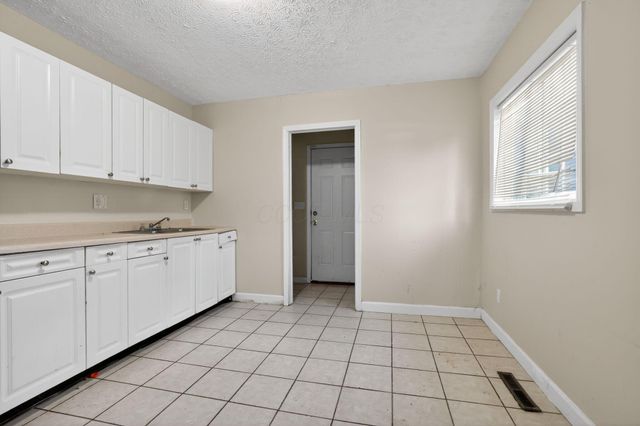 3041 Bluefield Drive, Columbus, OH 43207