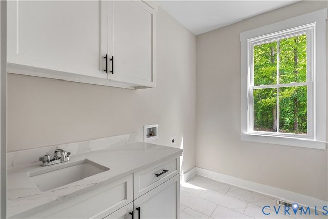 155 Noahs Landing Dr, Louisa, VA 23024