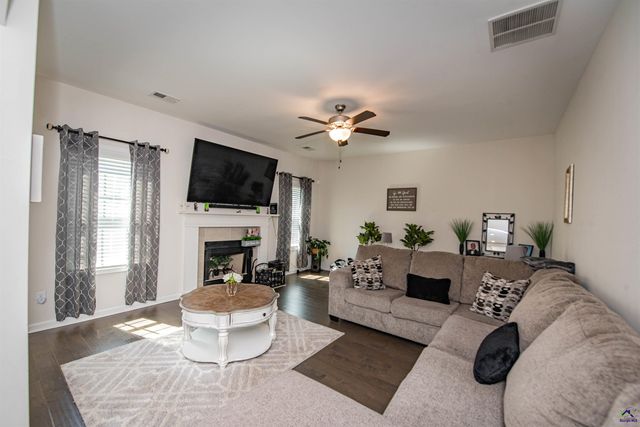 125 Amberley Ct, Kathleen, GA 31047