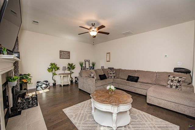 125 Amberley Ct, Kathleen, GA 31047