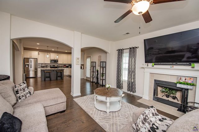 125 Amberley Ct, Kathleen, GA 31047
