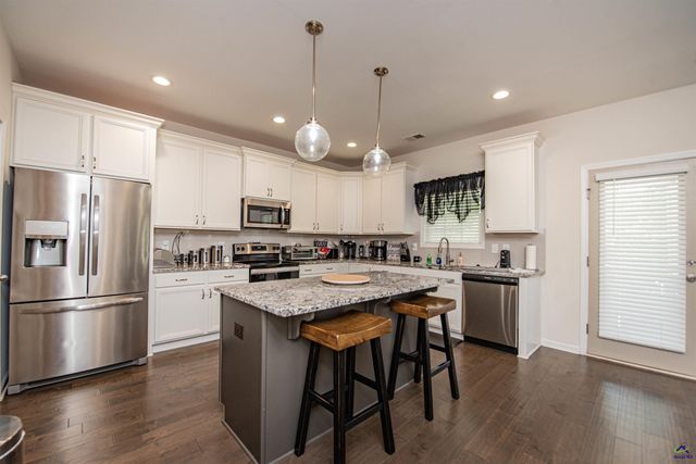 125 Amberley Ct, Kathleen, GA 31047