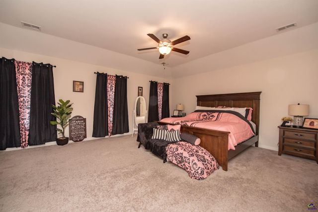 125 Amberley Ct, Kathleen, GA 31047