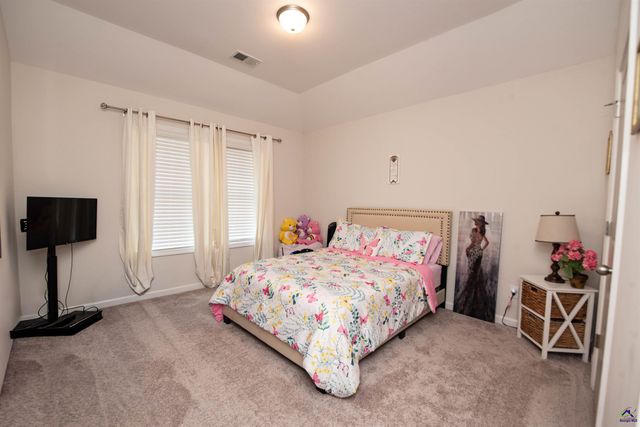 125 Amberley Ct, Kathleen, GA 31047