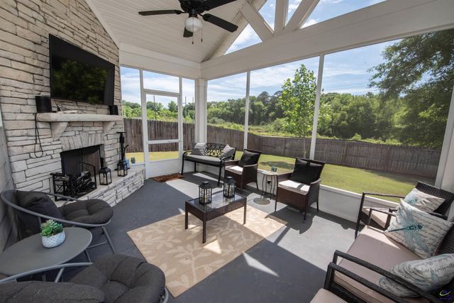 125 Amberley Ct, Kathleen, GA 31047