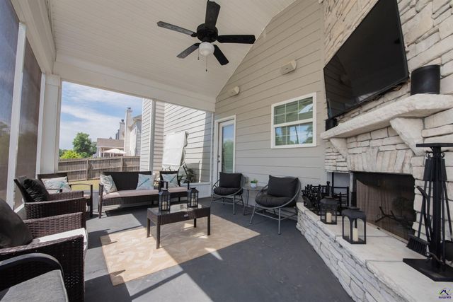 125 Amberley Ct, Kathleen, GA 31047