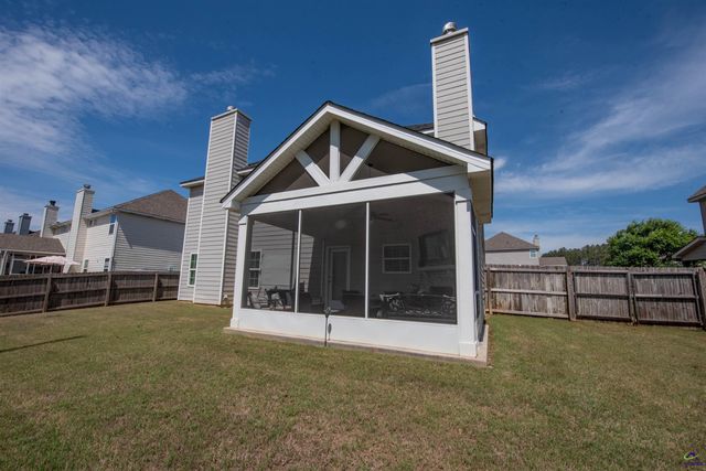 125 Amberley Ct, Kathleen, GA 31047