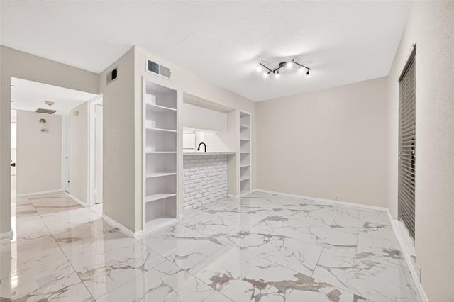 2201 Fountain View Drive 54, Houston, TX 77057