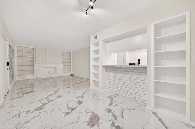 2201 Fountain View Drive 54, Houston, TX 77057