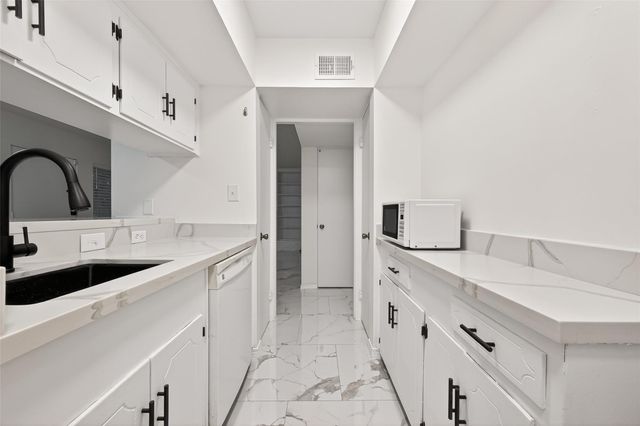2201 Fountain View Drive 54, Houston, TX 77057