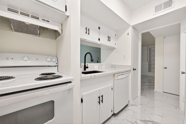 2201 Fountain View Drive 54, Houston, TX 77057