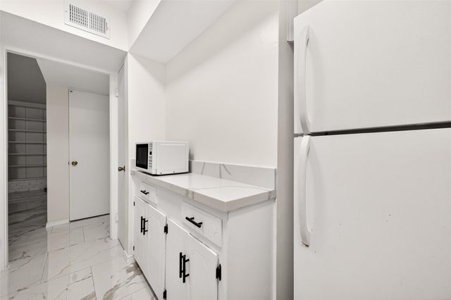 2201 Fountain View Drive 54, Houston, TX 77057