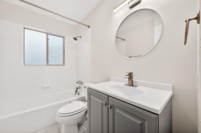 2201 Fountain View Drive 54, Houston, TX 77057