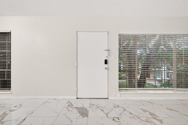2201 Fountain View Drive 54, Houston, TX 77057