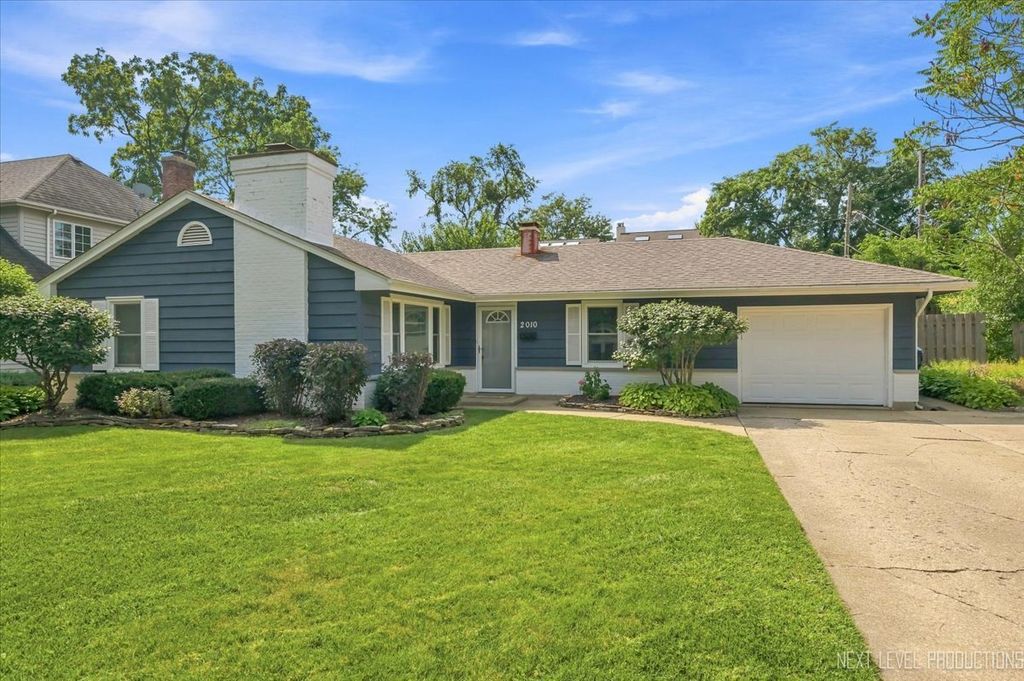2010 Paddock Lane, Wheaton, IL 60187 — exterior