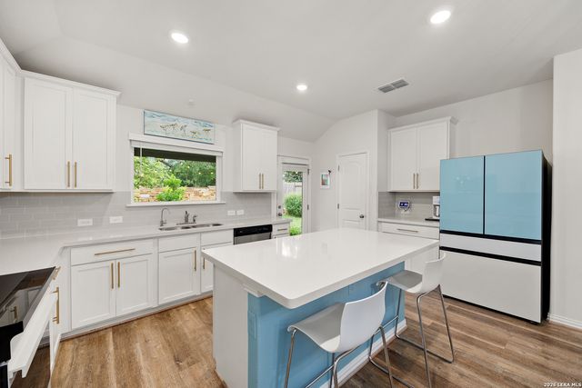 2055 COWAN DR, New Braunfels, TX 78132