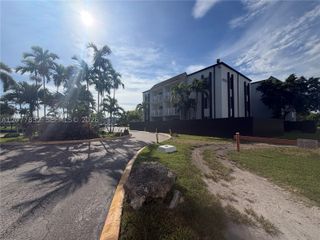 4920 NW 79th Ave 313, Doral, FL 33166