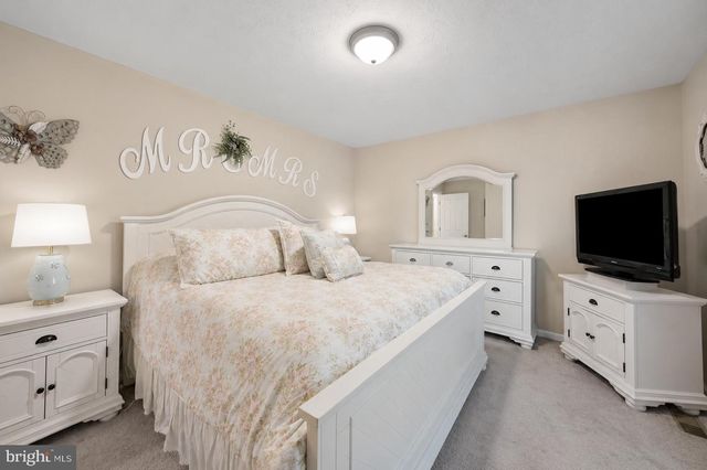407 FREEZE RD, Linden, VA 22642