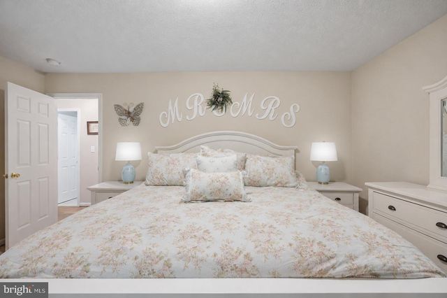 407 FREEZE RD, Linden, VA 22642