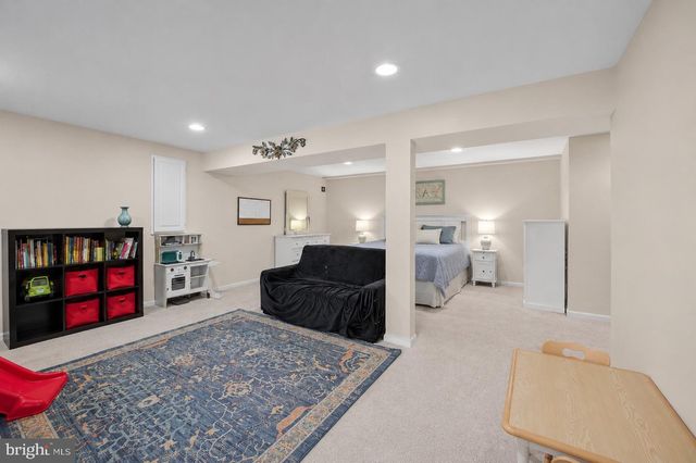 407 FREEZE RD, Linden, VA 22642