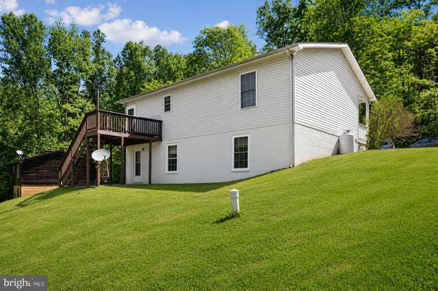 407 FREEZE RD, Linden, VA 22642