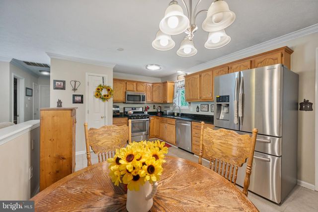 407 FREEZE RD, Linden, VA 22642