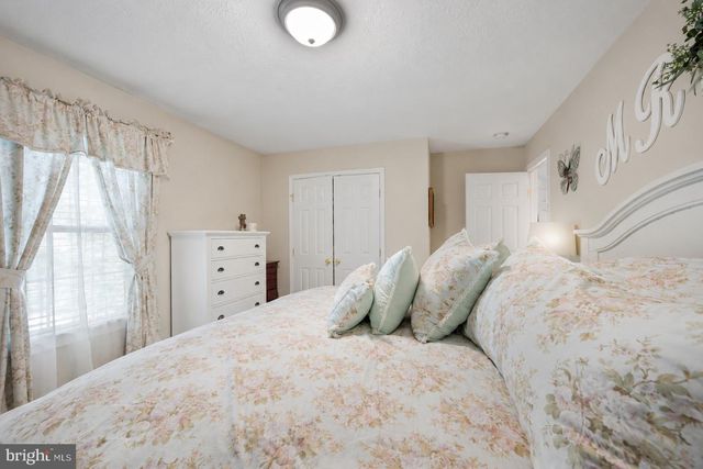 407 FREEZE RD, Linden, VA 22642