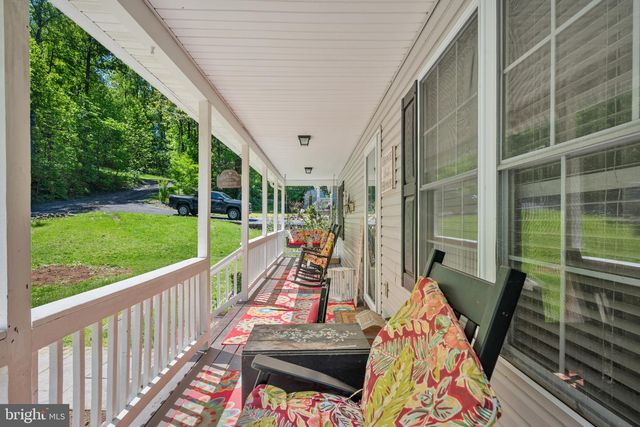 407 FREEZE RD, Linden, VA 22642