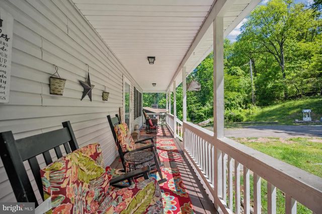 407 FREEZE RD, Linden, VA 22642