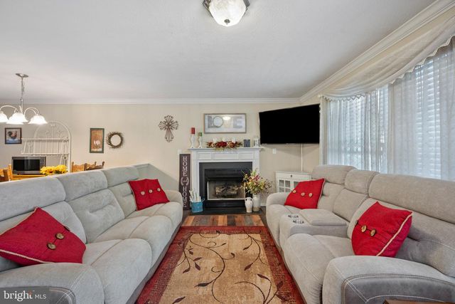 407 FREEZE RD, Linden, VA 22642