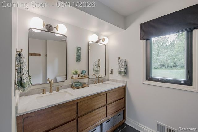 6563 Sun Valley Drive, Independence Charter Township, MI 48348