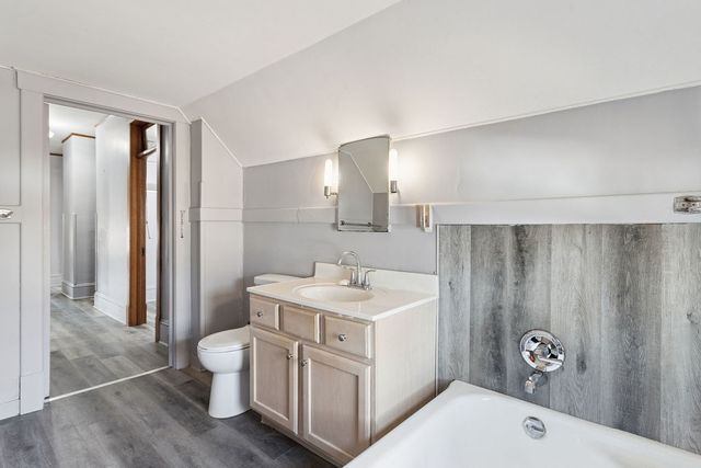 705 W Market Street, Bloomington, IL 61701