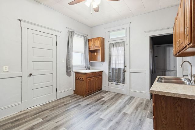 705 W Market Street, Bloomington, IL 61701