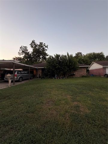 5715 Waterford Drive, Houston, TX 77033