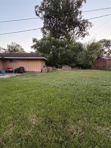 5715 Waterford Drive, Houston, TX 77033