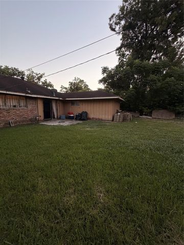 5715 Waterford Drive, Houston, TX 77033
