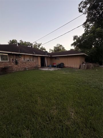 5715 Waterford Drive, Houston, TX 77033