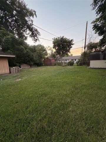 5715 Waterford Drive, Houston, TX 77033