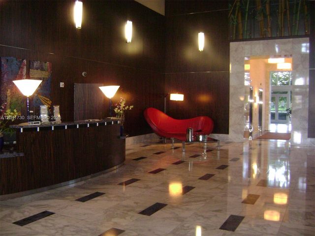 185 SW 7th St 2104, Miami, FL 33130