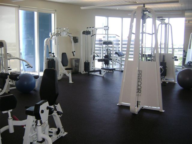 185 SW 7th St 2104, Miami, FL 33130