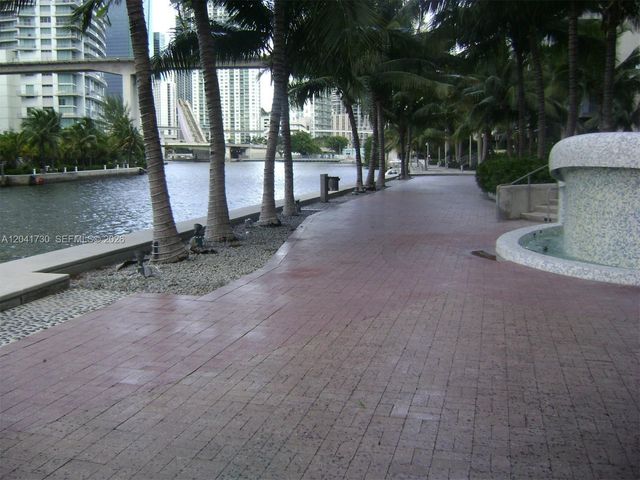 185 SW 7th St 2104, Miami, FL 33130