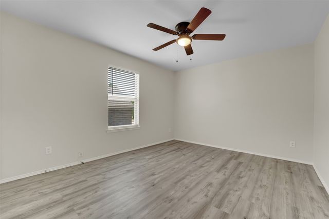 305 Woodridge Drive, Oak Point, TX 75068