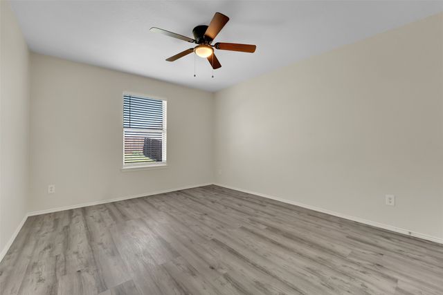 305 Woodridge Drive, Oak Point, TX 75068