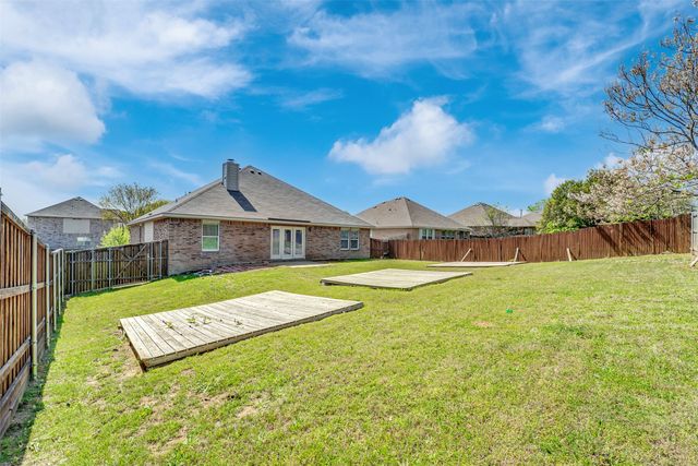 305 Woodridge Drive, Oak Point, TX 75068